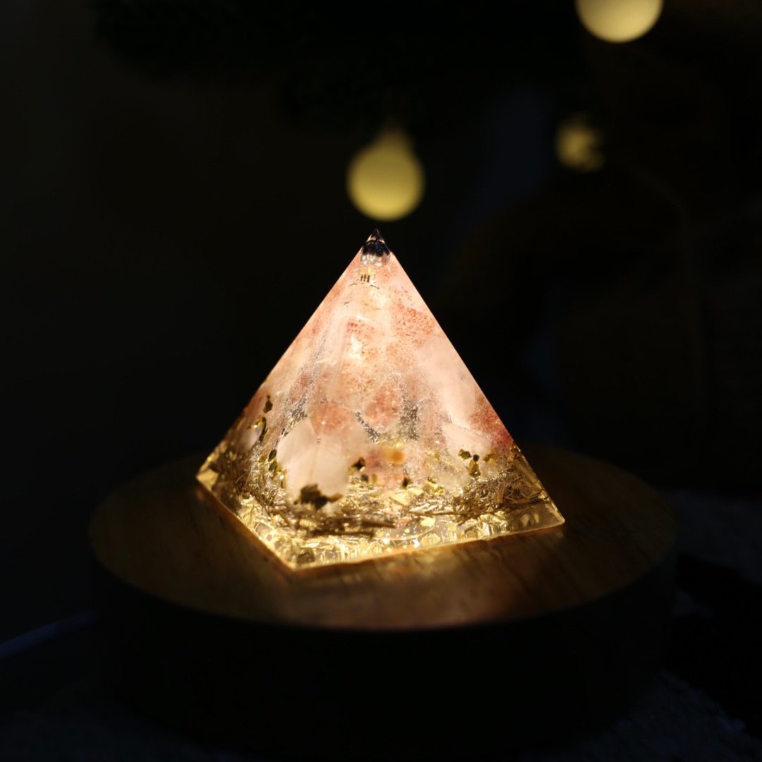 【母亲节礼物】水晶疗愈透明系 - 春樱奥刚金字塔小夜灯 Orgonit 奥根 - 灯具/灯饰 - 水晶 粉红色