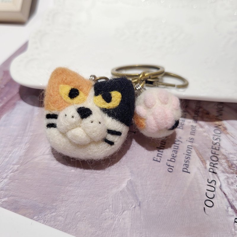 佩宁手作+兔娟画猫+猫头钥匙圈.三花猫羊毛毡│吊饰.猫咪挂件│ - 钥匙链/钥匙包 - 羊毛 