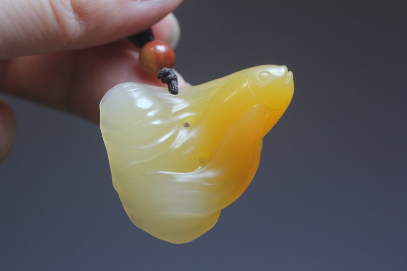 【年年有鱼】天然黄龙玉挂件\斗鱼项链\ 年年有鱼吊坠玉佩玉坠 - 项链 - 玉石 黄色