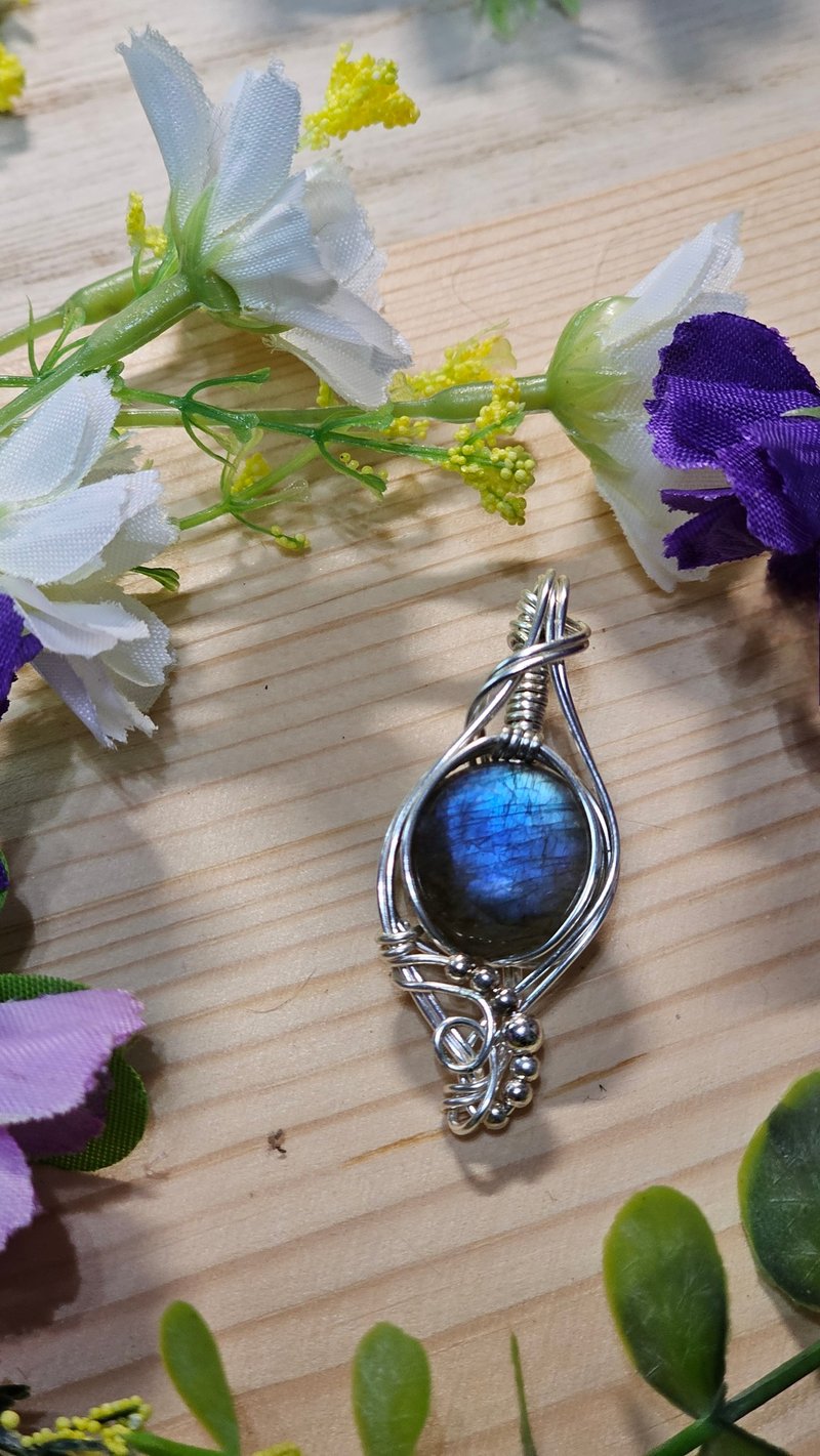 【叶绿𨥤手作】星映苍穹 /金属线编织/节日/礼物/饰品/项链/手作 - 项链 - 铜/黄铜 蓝色