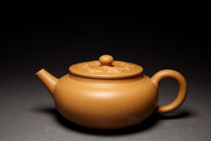 【大彬贡局】炎黄大地艺术 龙山堂 传统手工制壶 本山绿 200cc - 茶具/茶杯 - 陶 卡其色