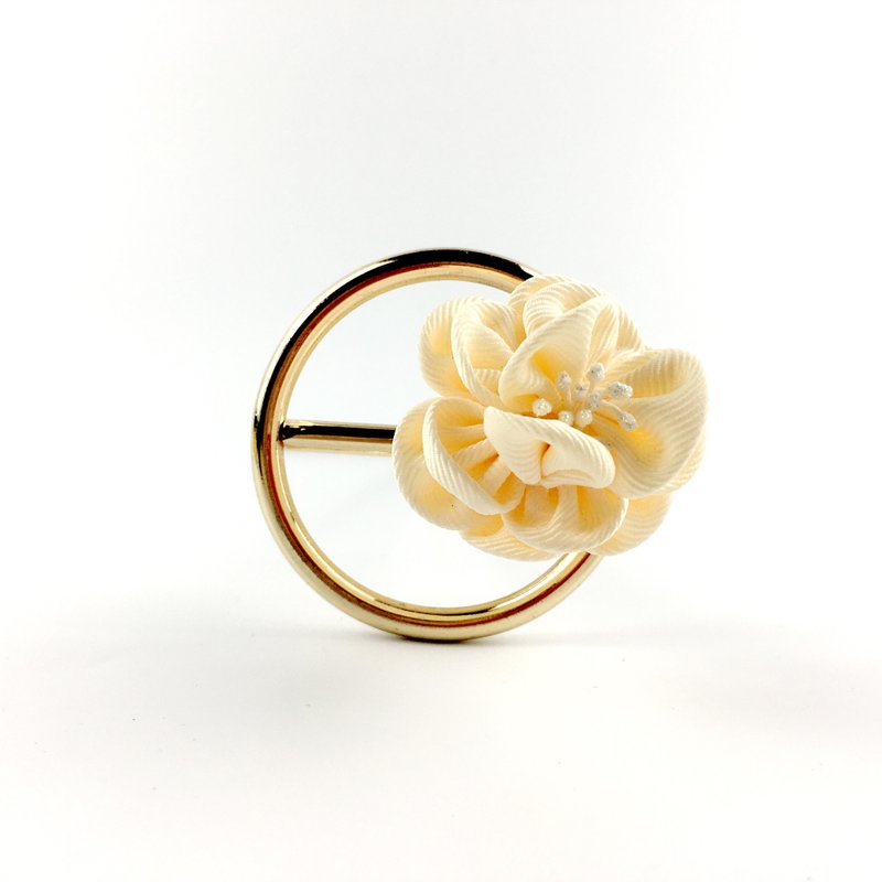 Kaika Ato / 山茶茶-中淡藕粉 / 日式和风布花 / つまみ细工 花簪 - 发饰 - 其他材质 橘色