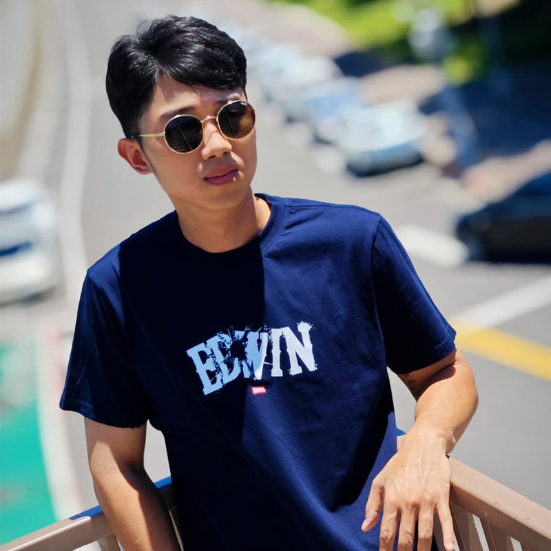 EDWIN 男款 能量爆炸LOGO短袖T恤 (丈青色) #上衣 - 男装上衣/T 恤 - 棉．麻 蓝色