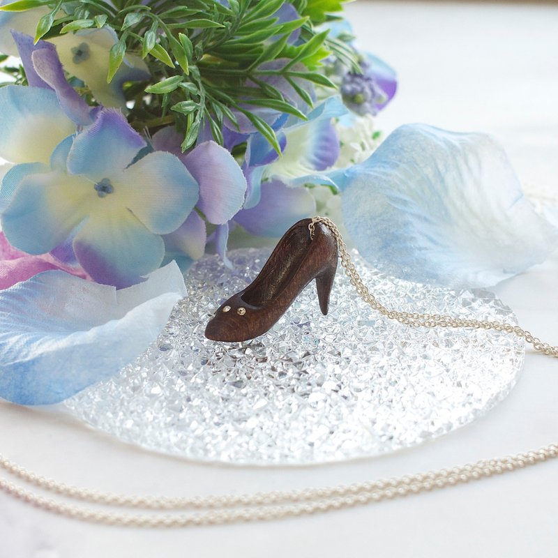 高跟鞋 手工制原木项錬 礼物订制 - 项链 - 木头 咖啡色