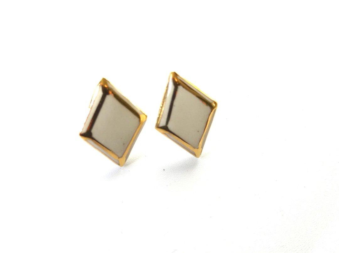 jewel cut pierce・earring   菱形  白 - 耳环/耳夹 - 陶 白色
