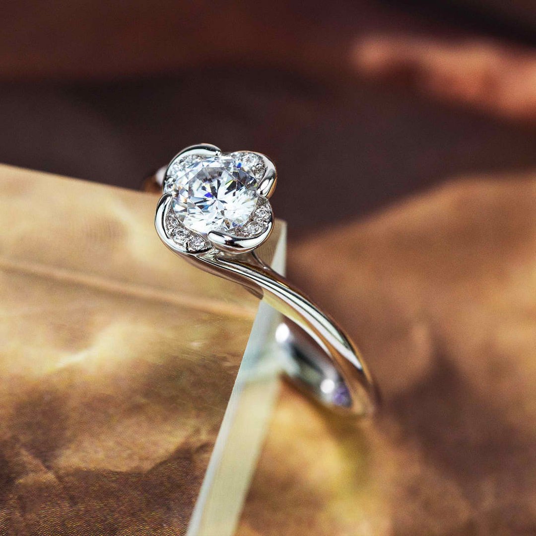【Purplemay Jewellery】纯18K金复古花卉莫桑石订婚戒指婚戒 - 戒指 - 宝石 透明