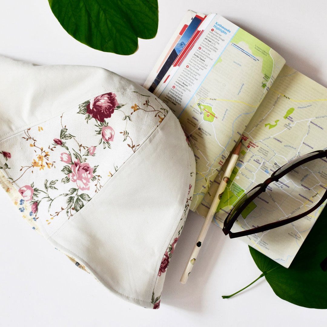 田园风 米白碎花图案手工帽子 // 双面郁金香帽 Tulip Hat - 帽子 - 棉 白色