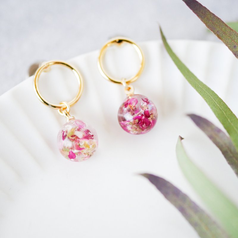 Small Hoop/Titanium Earrings/Alyssum - 耳环/耳夹 - 树脂 粉红色