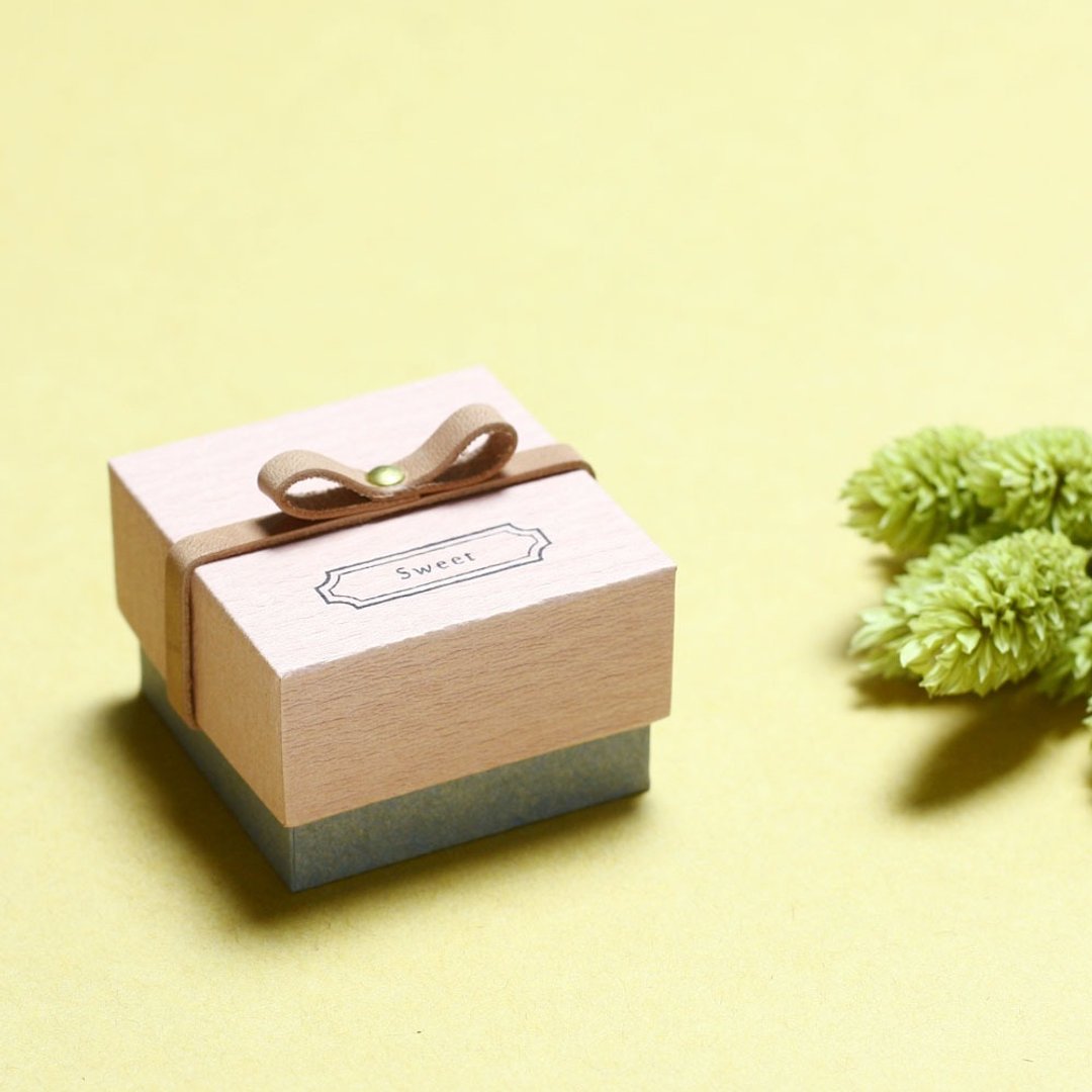 Sweet // Sakura pink) Giftbox Leather ribbon A small box that conveys your feelings - 包装材料 - 纸 粉红色