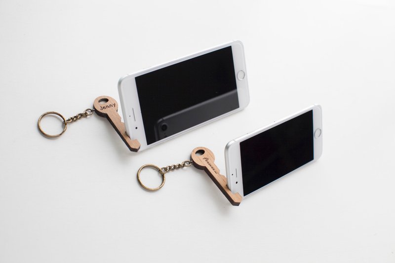 定制化 姓名礼物柚木原木钥匙造型手机架/钥匙圈-横式款 - 钥匙链/钥匙包 - 木头 红色