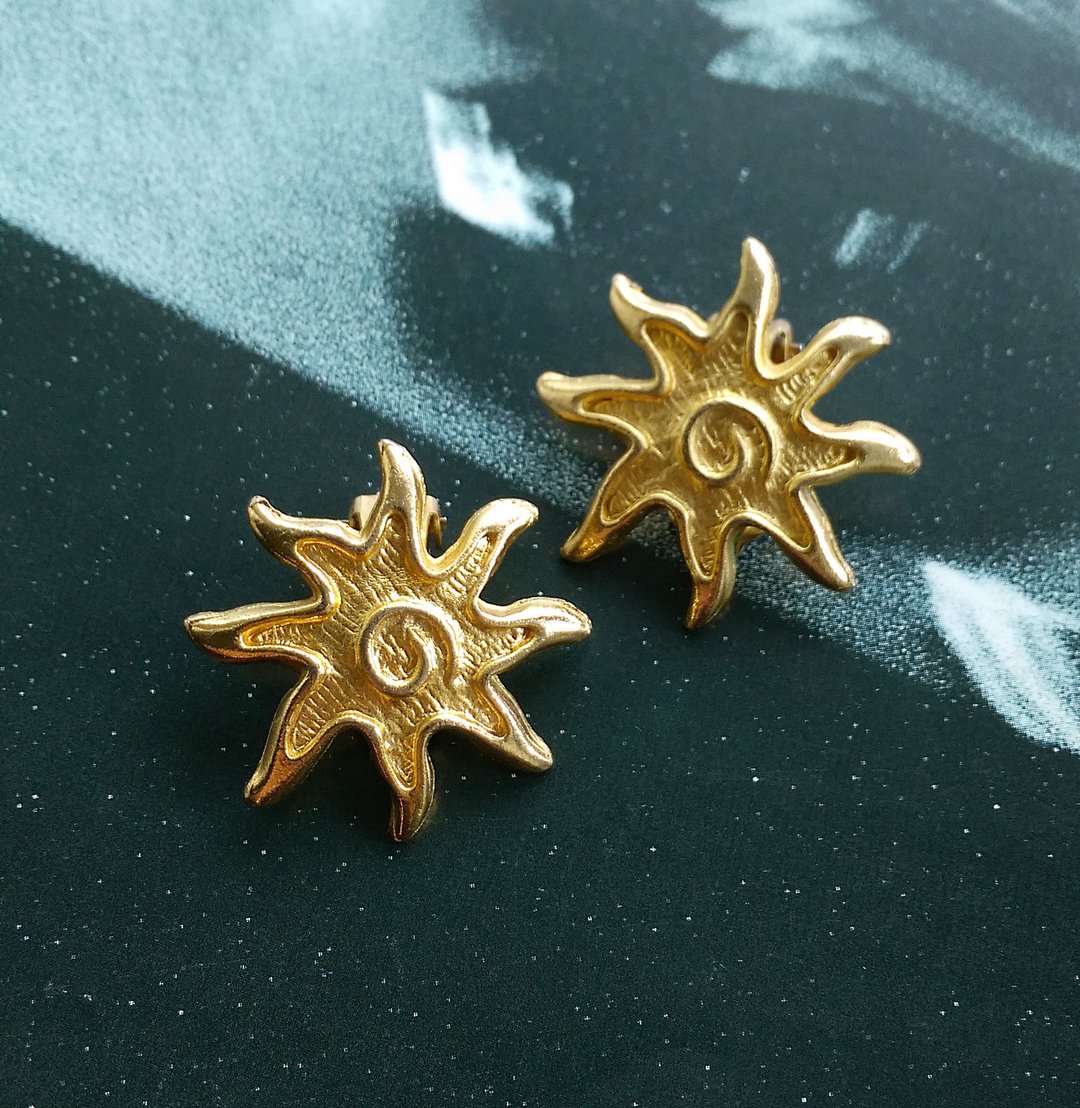 【西洋古董饰品 】金属镀金 可爱小太阳 夹式耳环 - 耳环/耳夹 - 其他材质 金色