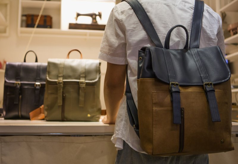 保证不脱皮-一年保固-台湾制作-纯素皮革－旅行背包-可可色黑色 - 电脑包 - 乳胶 咖啡色