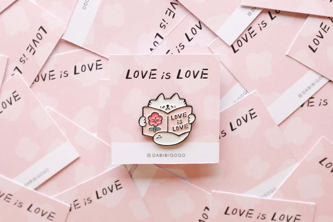 Love is Love. 猫咪金属胸章 - 胸针 - 其他金属 粉红色