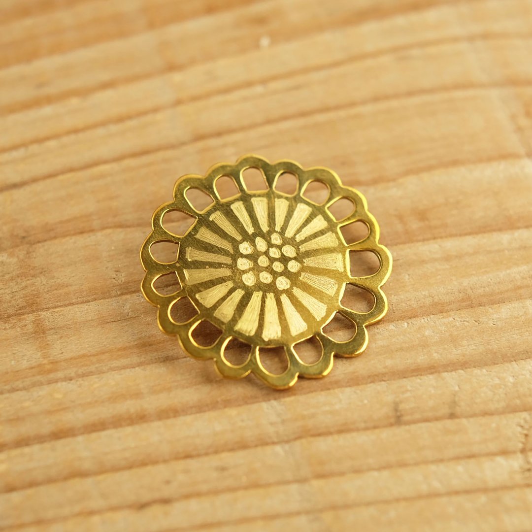 Brass brooch hana sukashi B004-2 - 胸针 - 其他金属 金色