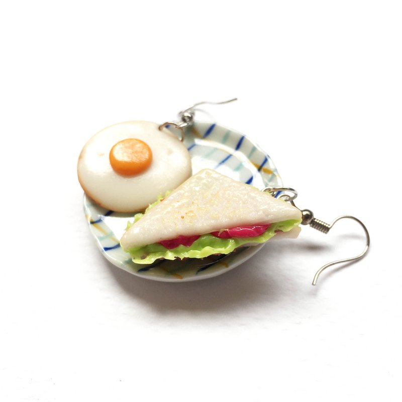 sandwich+egg earring n - 耳环/耳夹 - 粘土 白色