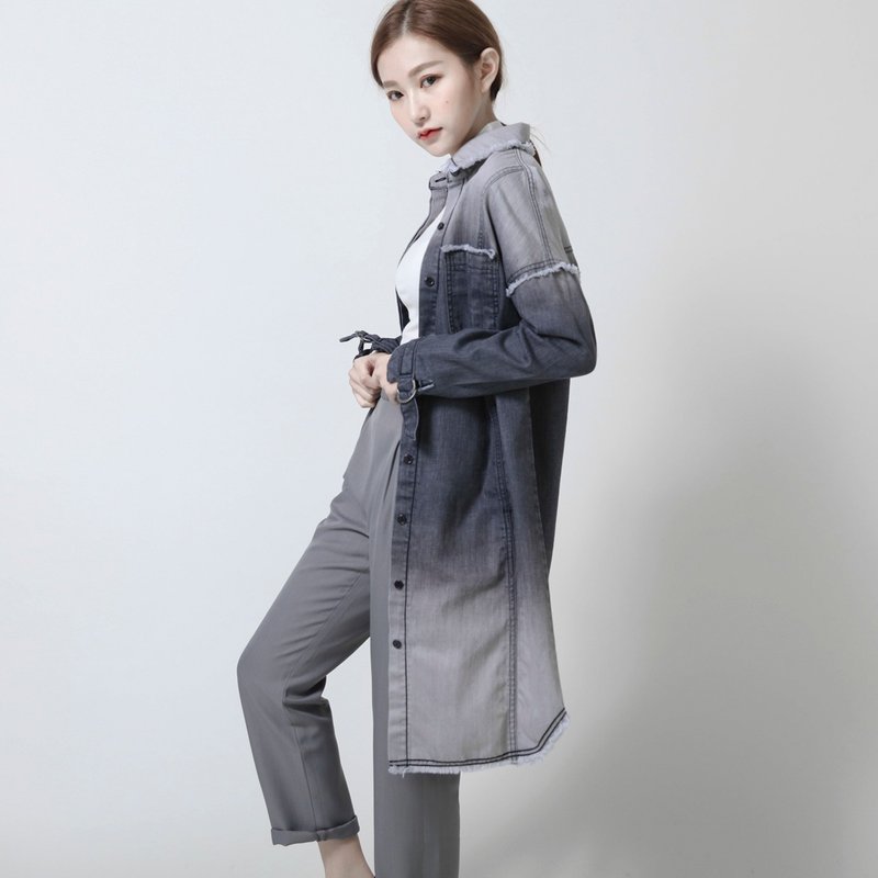 SU:MI said Adam 亚当抽须牛仔衬衫洋装_7SF000_渐层黑 - 女装衬衫 - 棉．麻 银色