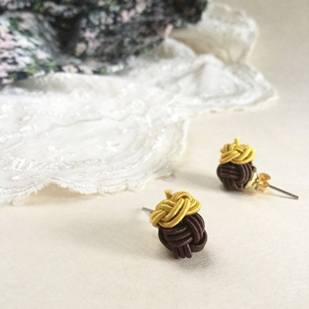 Earrings [Acorn] Made by Mizuhiki Coffee-colored nuts Autumn Adults are cute - 耳环/耳夹 - 其他材质 咖啡色