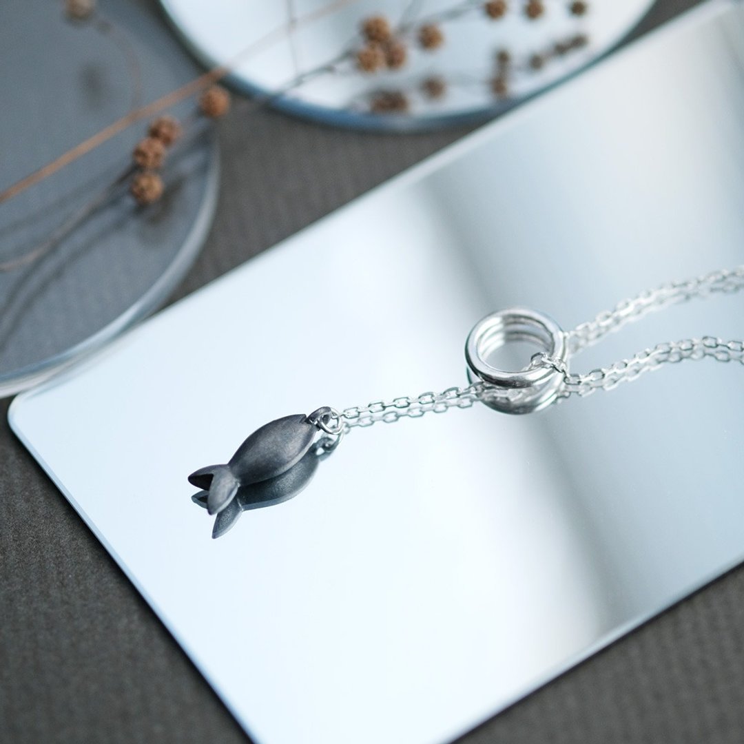 Fish lariat necklace Silver 925 - 项链 - 其他金属 黑色