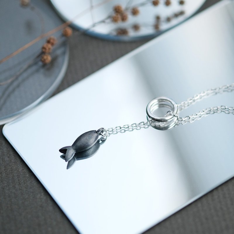 Fish lariat necklace Silver 925 - 项链 - 其他金属 黑色