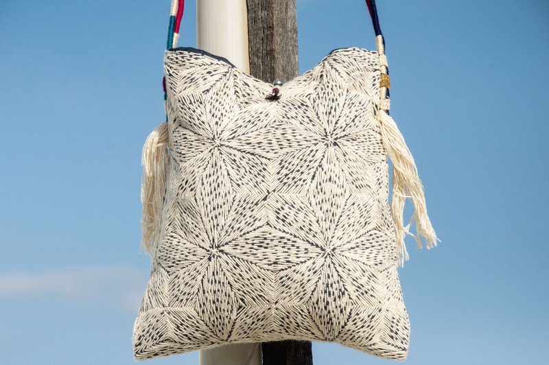 手缝纯棉布侧背包/刺绣斜背包/刺绣肩背包/indigo手缝蓝染包-几何 - 侧背包/斜挎包 - 棉．麻 蓝色