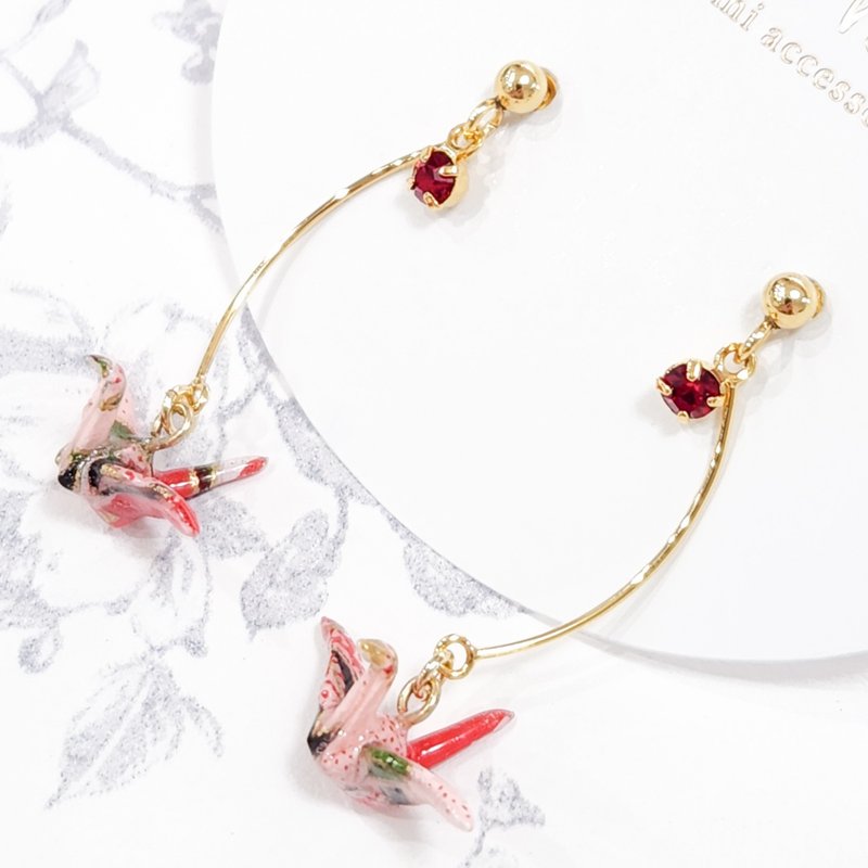 手染友禅和纸纸鹤与小巧水晶宝石的日式风格耳环/耳夹│红色 - 耳环/耳夹 - 纸 红色