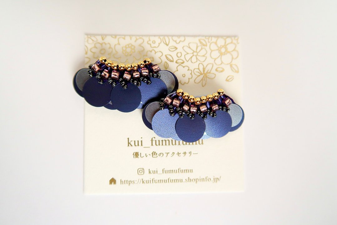 Fluttering. Embroidered earrings-short night- - 耳环/耳夹 - 绣线 多色