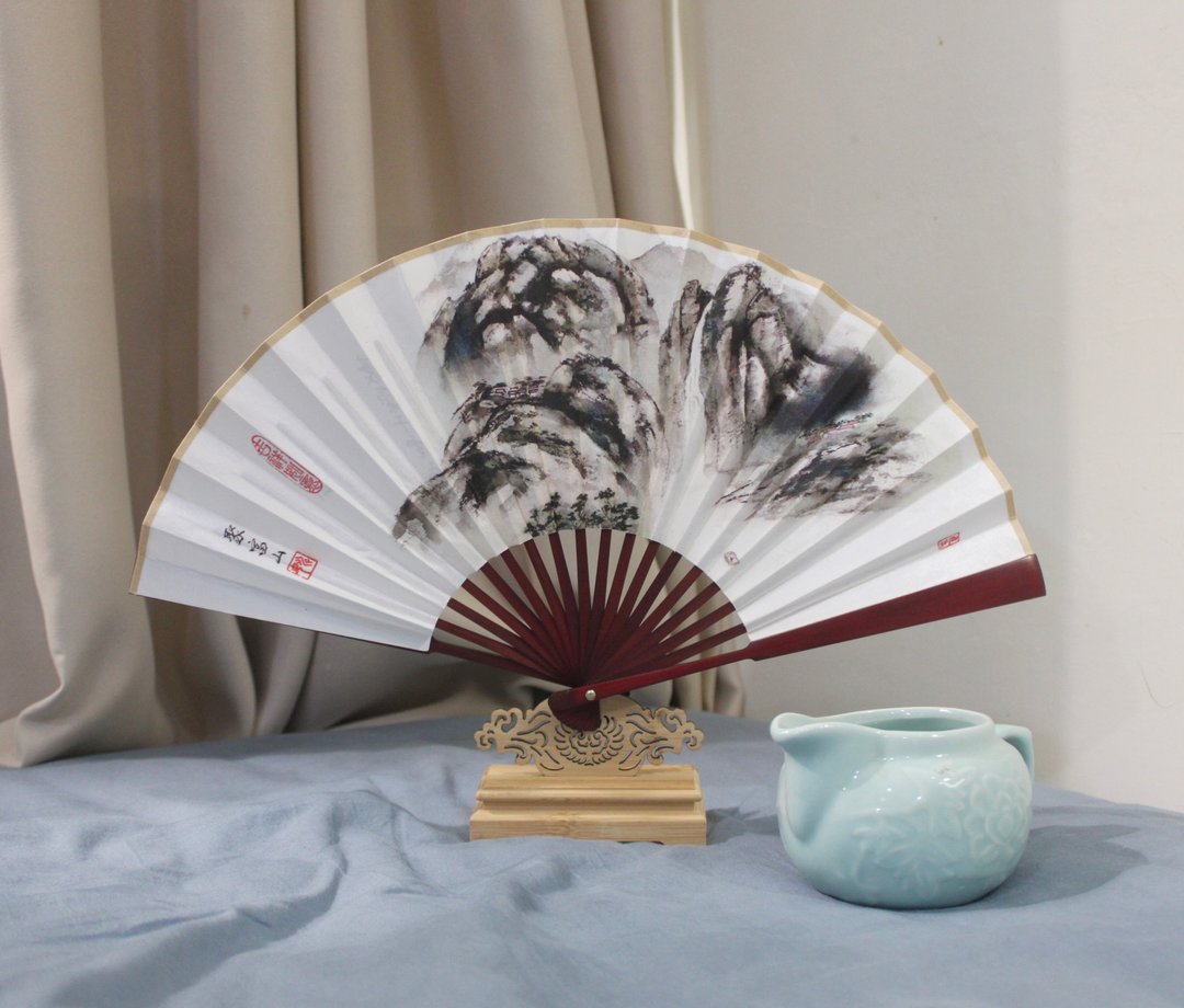 聚福山水绢布折扇典藏组 含底座与扇套 - 其他 - 木头 