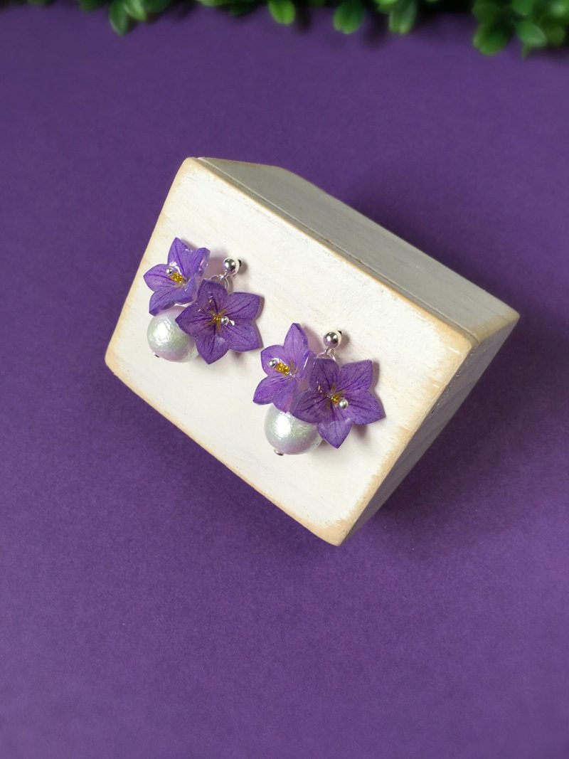 *Haku·Neko* 手绘立体花紫色桔梗双花棉棉珠耳环 耳针 - 耳环/耳夹 - 塑料 紫色