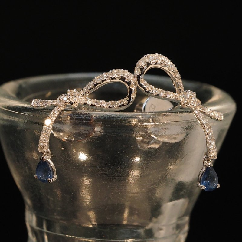 18K金蓝宝石梨丝带耳环18K Gold Blue Sapphire Pear Ribbon Earr - 耳环/耳夹 - 贵金属 