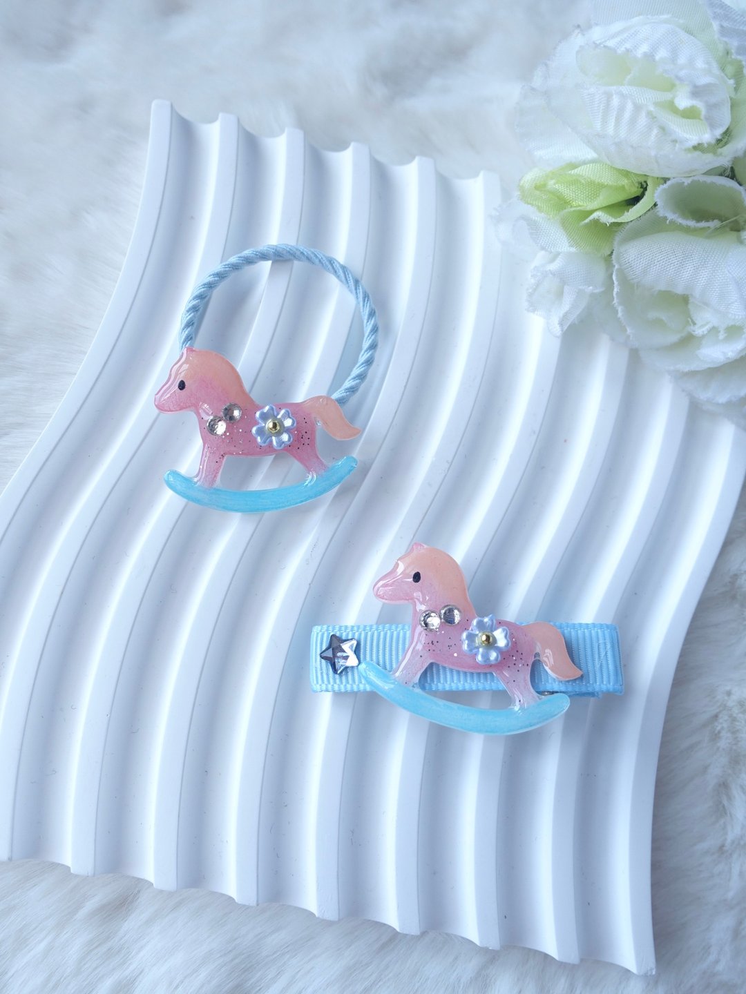 手绘木马发饰 发圈发夹 热缩片滴胶 UV Resin hair accessories - 发饰 - 其他材质 
