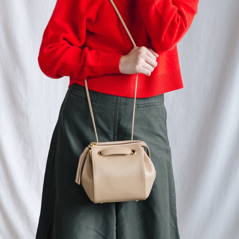 CUDDLE BAG - MINIMAL WOMEN SOFT LEATHER BAG -BEIGE/CREAM/KHAKI - 侧背包/斜挎包 - 真皮 卡其色