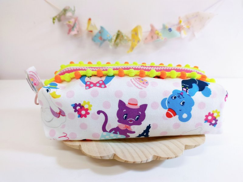 可爱旅行小动物胖胖包化妆包收纳包笔袋 - 化妆包/杂物包 - 棉．麻 