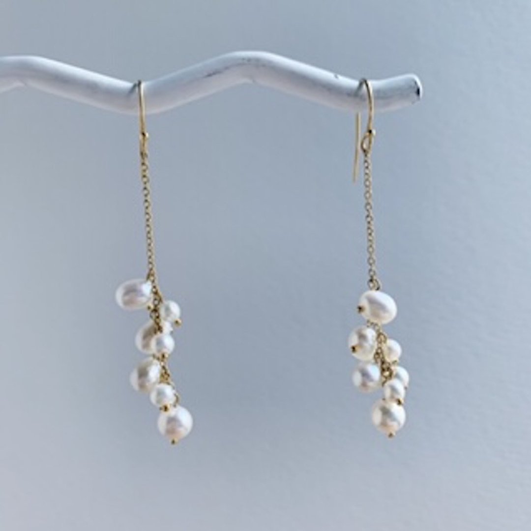 Freshwater tassels earrings - 耳环/耳夹 - 其他金属 