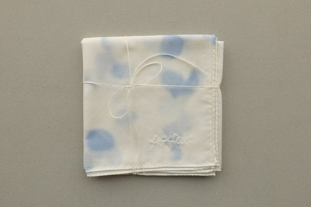 enrica handkerchief L / strange polka dot print lightblue - 手帕/方巾 - 棉 白色