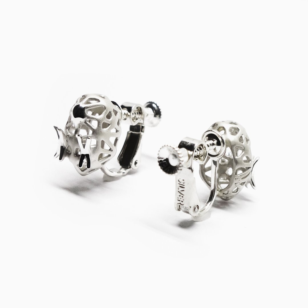 Little parakeet SV925 earring ~ear clip~【Pio by Parakee】豆的鸚鵡夾式耳環 - 耳环/耳夹 - 其他金属 银色