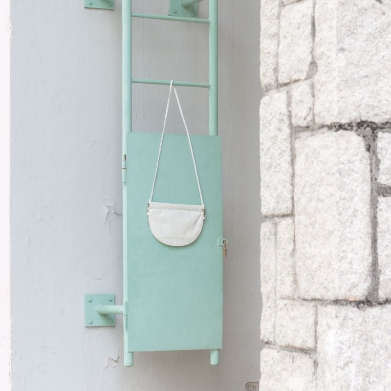 【稀有皮料】皱折半月・小羊皮・两用斜背手抓包 SEMI系列・白色 - 侧背包/斜挎包 - 真皮 白色