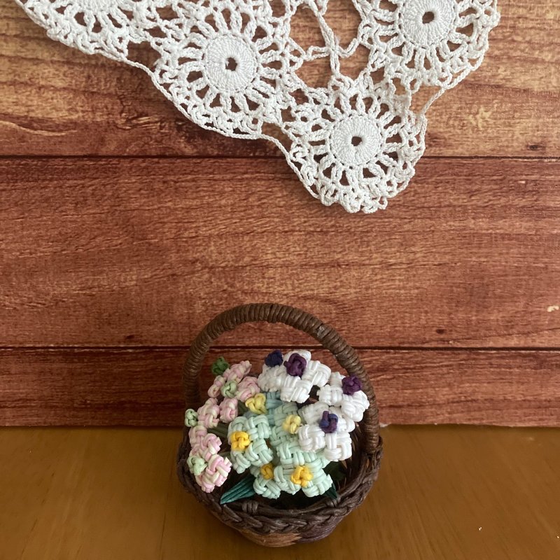 附提把篮子与花朵的纸编绳摆饰 - 植栽/盆栽 - 纸 多色