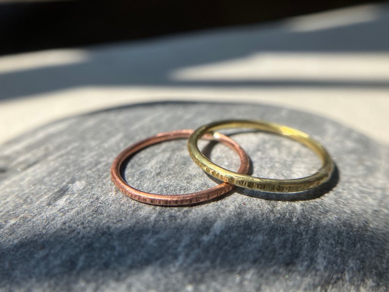 红黄铜锻敲木纹~~以黄铜手工制作 - 戒指 - 铜/黄铜 