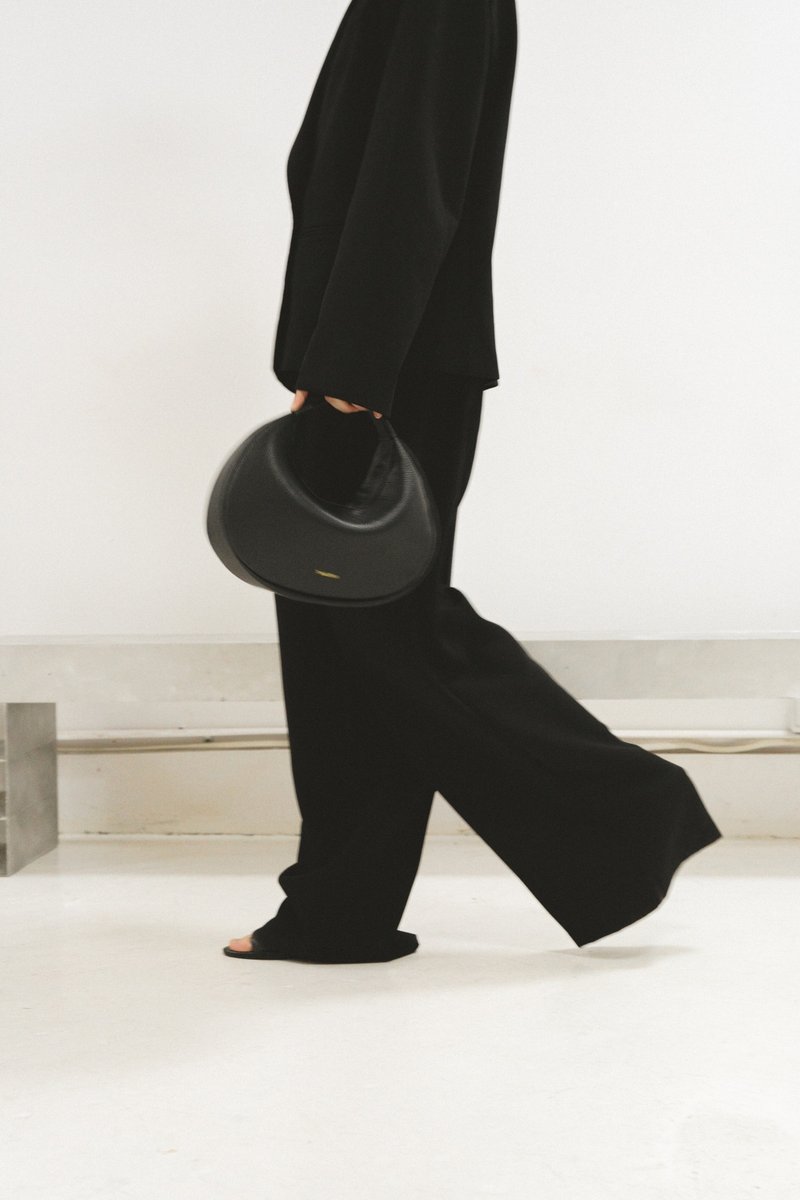 黑色皮革手提包 – Hedera | 手工制作肩背包 | 极简主义皮夹 - 手提包/手提袋 - 真皮 黑色