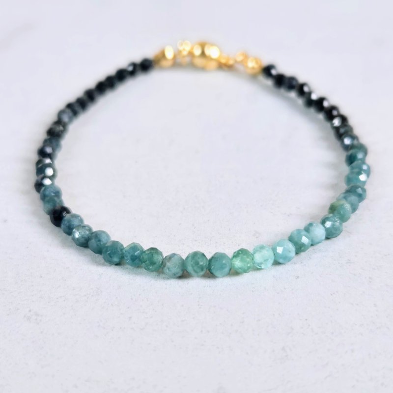 【日本制】蓝色渐层碧玺方珠手链，手残党也能安心配戴，零压力一触即成 - 手链/手环 - 宝石 蓝色