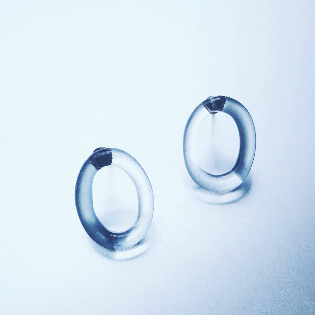 Loop Earring Black - 耳环/耳夹 - 玻璃 黑色