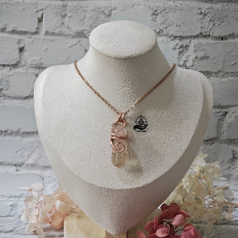 马达加斯加红泥骸骨红铜项链 原矿水晶设计饰品 - 项链 - 铜/黄铜 粉红色