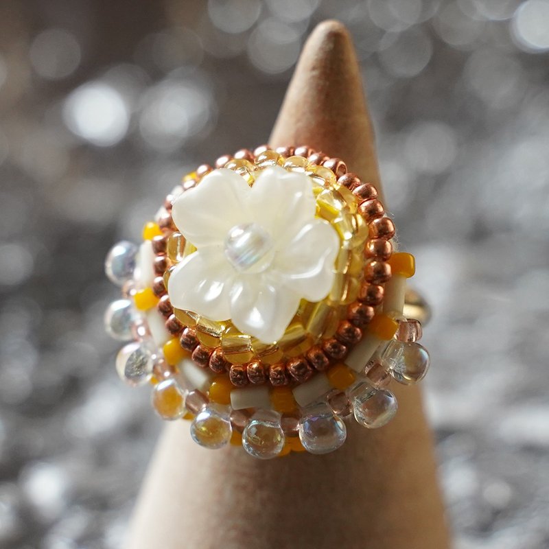 亦可作为领巾夹│话多戒指192│ free size│ 珠饰刺绣戒指│ 黄色│ 夸饰戒指 - 戒指 - 塑料 黄色