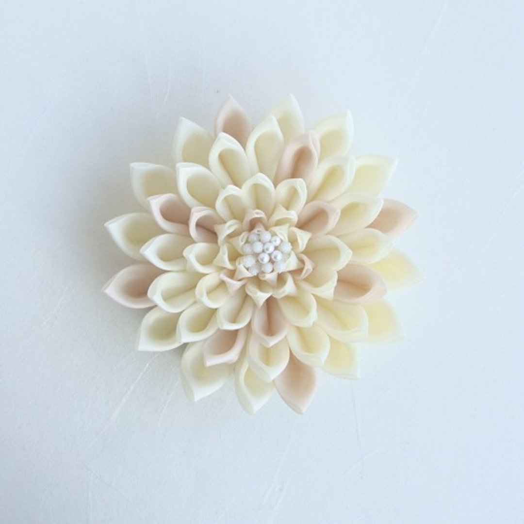 花绽大理花胸花 奶油白 つまみ细工 - 胸花/手腕花 - 棉 白色