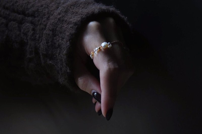 小花生日本珠弹性戒 - 橘琥珀/咖琥珀 - 戒指 - 珍珠 