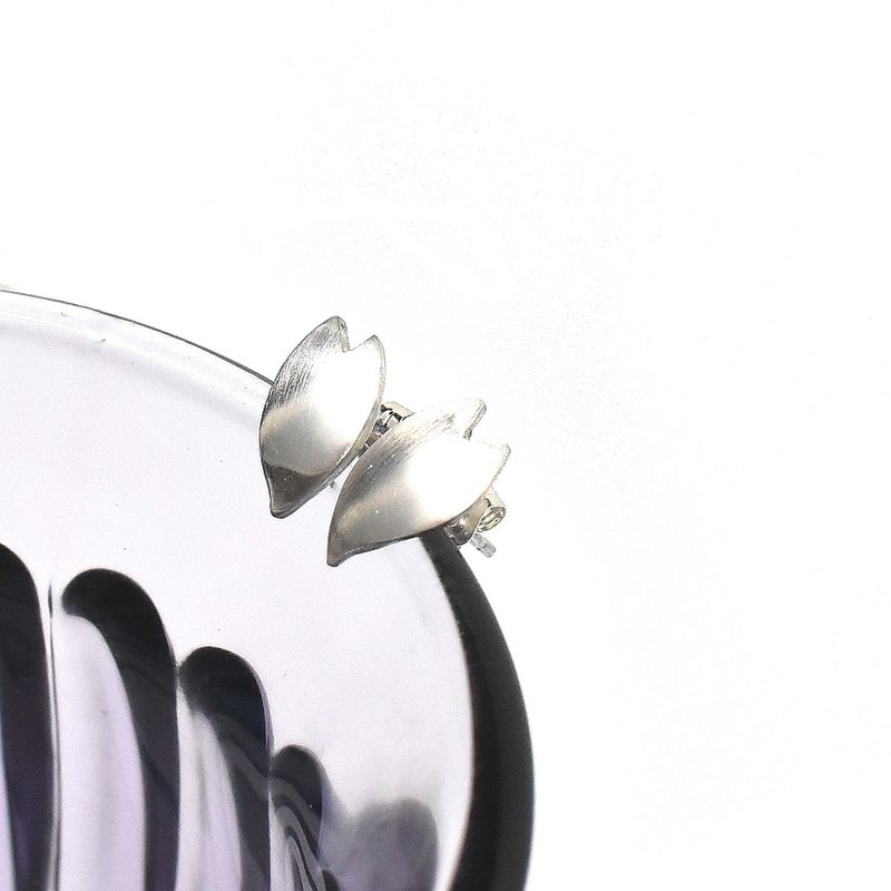 樱花花瓣 银耳环 - 耳环/耳夹 - 纯银 银色