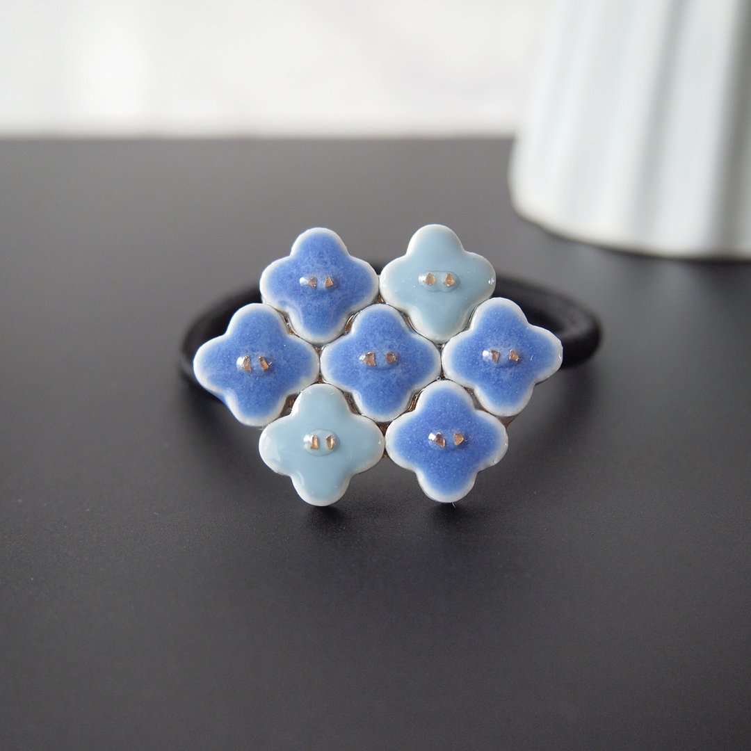 Mino ware bouquet hair tie (blue) Hair tie / pony hook / brooch - 发饰 - 瓷 蓝色