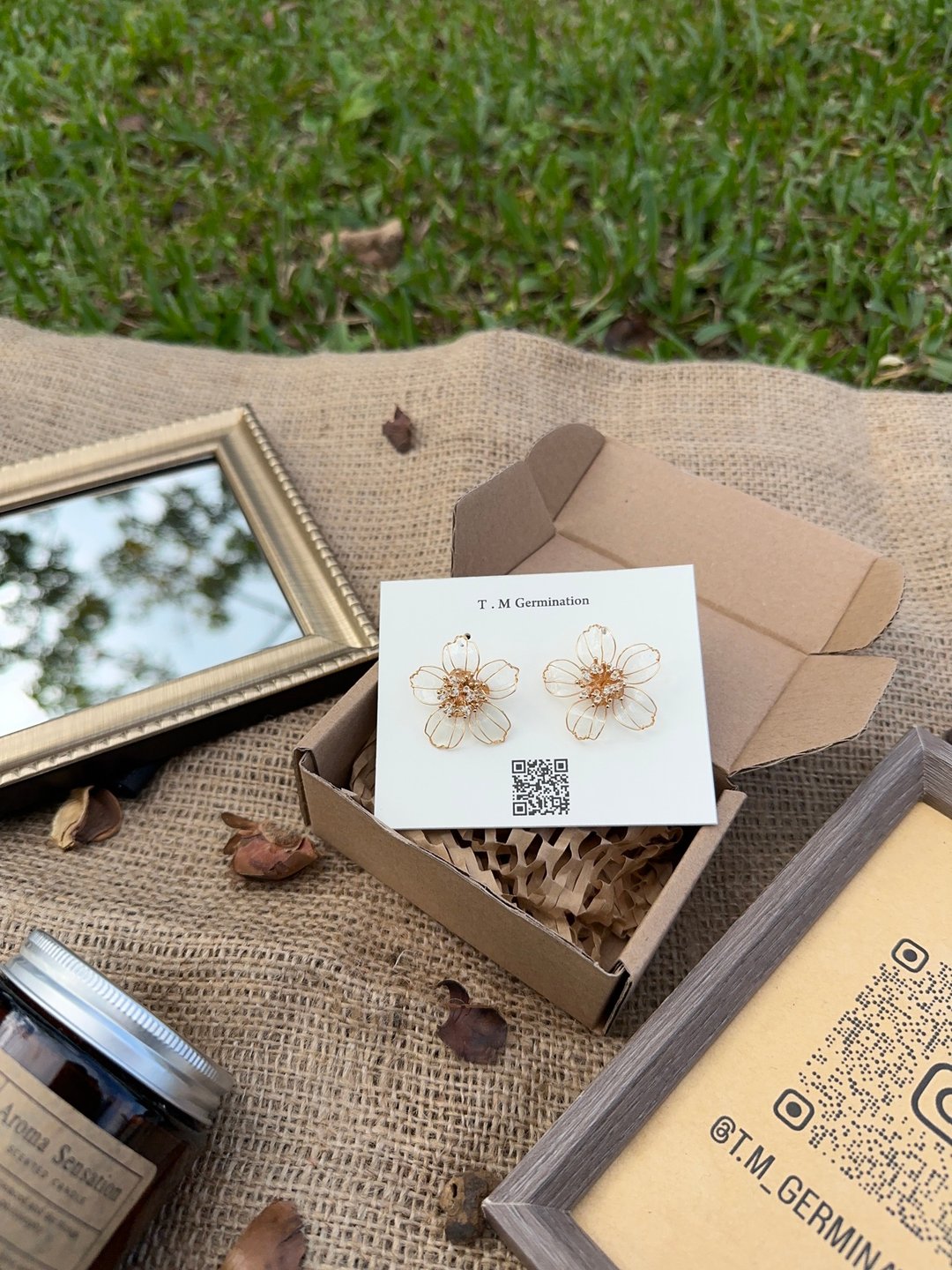 绽放。晶 手工铜线耳环、水晶花耳环 - 耳环/耳夹 - 树脂 透明