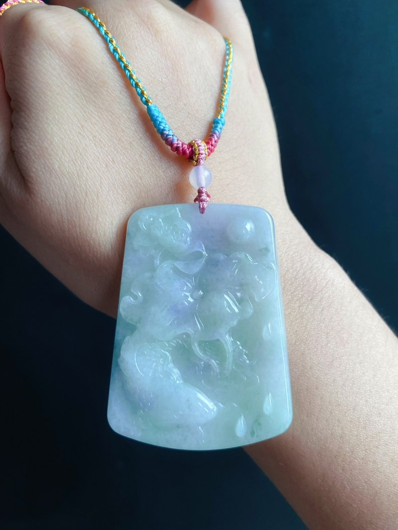 春彩 天然缅甸玉 翡翠 绿底带紫翡 如鱼得水 玉质细腻 吊坠  项链 - 项链 - 玉石 绿色