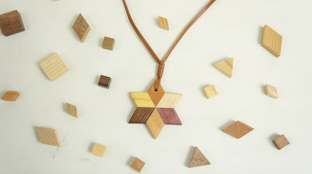镶木星形坠饰 - 项链 - 木头 卡其色